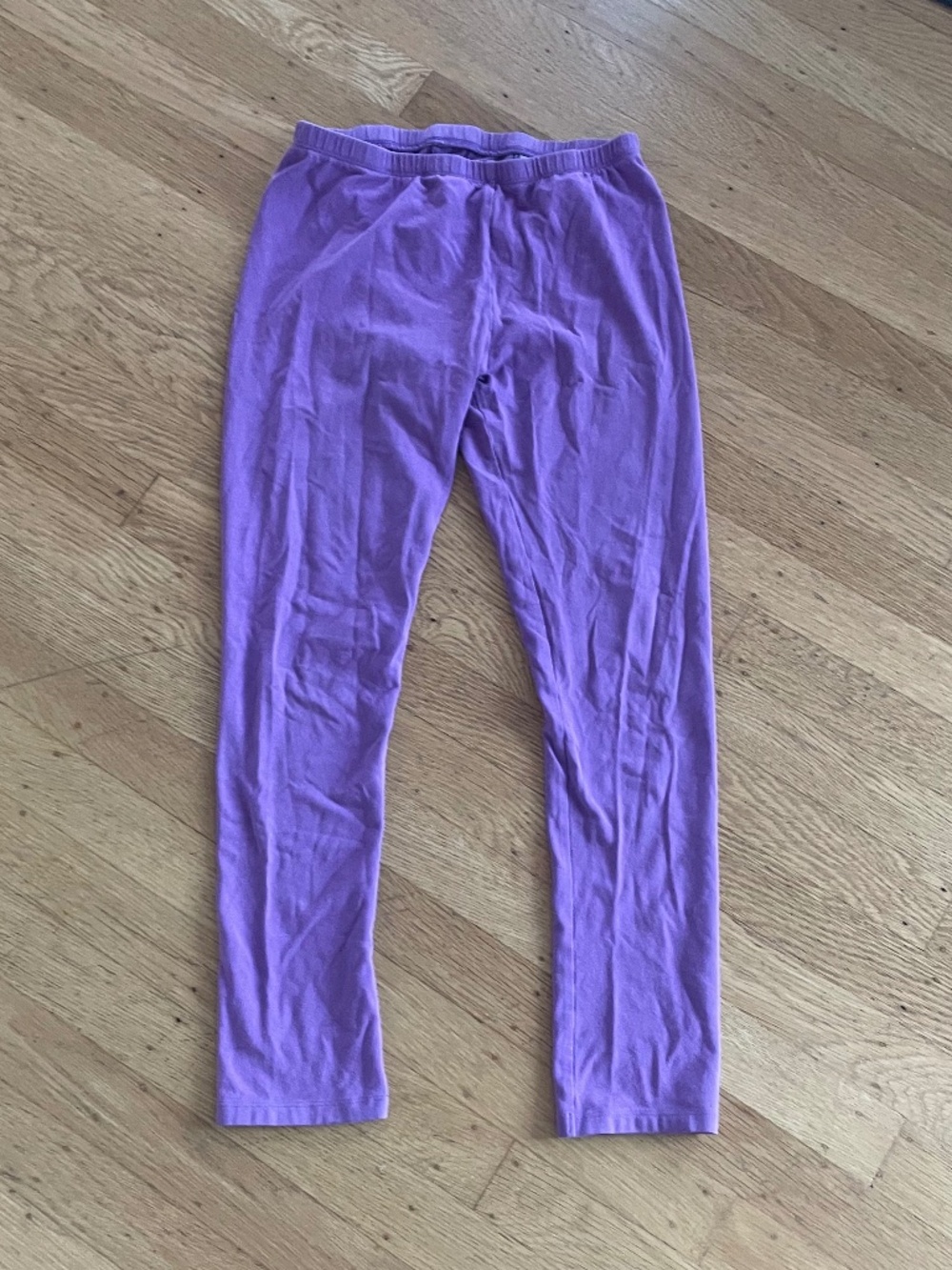 Purple leggings